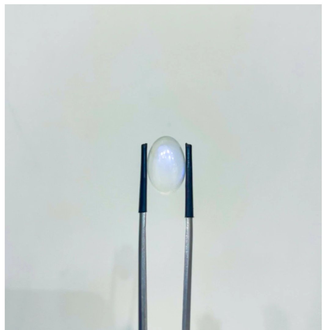Rainbow Moonstone – 4.57CT ( 5.01 Ratti )